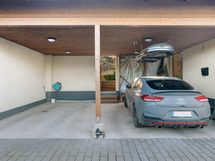 Autokatoksessa vesipiste ja sähköauton latauspiste 11Kwh