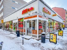 Lähikauppaan kävelee parissa minuutissa.