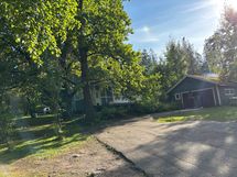 tontilla 30-luvun talo ja ulkorakennus