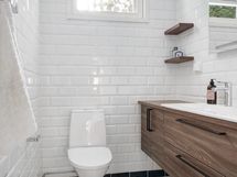 Alakerran erillinen wc