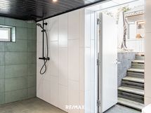 Käynti takapihan terassille