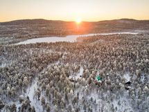 Rauhallinen ja luonnonläheinen sijainti Nellimin Uuttuperäntiellä