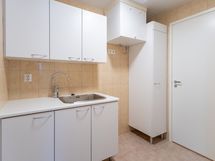 Iso erillinen kodinhoitohuone, harvinaisuus.