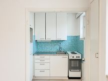 Keittokomero on kivasti tilaa tarjoava valoisa kokonaisuus