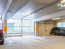 Myynnissa autohallipaikkaosake