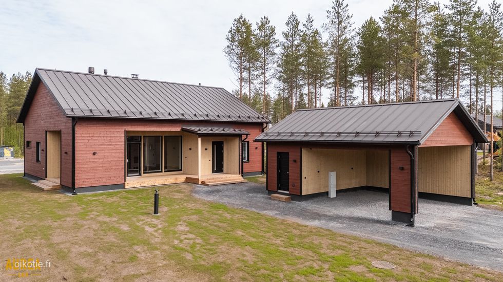 Aurinkoisella pihaympäristöllä