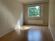 hautausmaan puoleinen makuuhuone