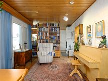 Ruokailutila (sopii 6-8 hlö:n ruokapöytä)