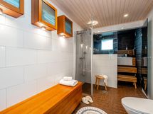 Alakerran kylpyhuone