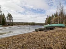 talvella jäälle hiihtelemään kesällä veneilemään