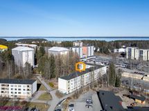 Ilmakuva rakennuksesta. Kuvan yläosassa siintää Näsijärvi 