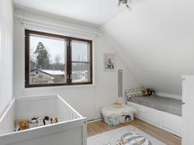 yläkerran pienempi makuuhuone