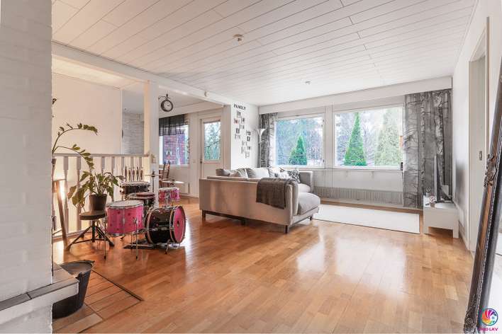 Omakotitalo, 4h+k+wc+s+khh+työhuone omalla sisäänkäynnillä+autotalli+parveke, 119/170 m², Multisilta
