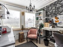 Keskikerroksen huone
