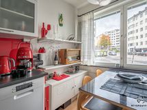 Valoa tulviva keittiö – täydellinen aamukahville
