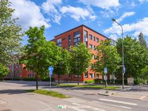 Julkisivu Tilanhoitajankaaren suunnalta