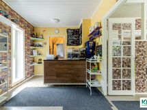 Majatalon myymälä.