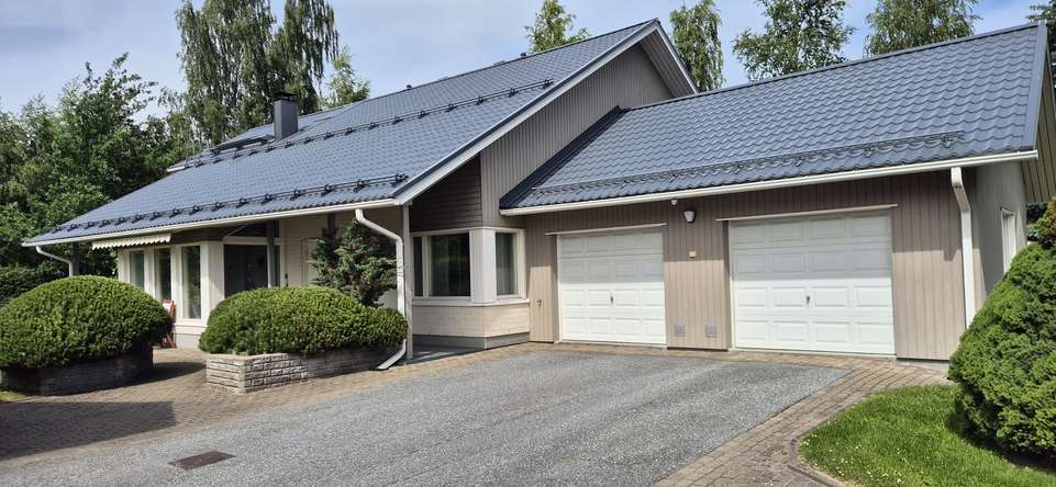 Omakotitalo, 4mh,oh,k,khh,ph,s,pukuhuone,2wc,vh,yk:n vintti/harrastetila (36 m²)autotalli, 184/272 m², Metallinkylä, Pori