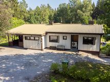 Julkisivu pohjoiseen päin