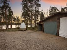 Autotalli/katos ja varastotilaa