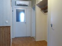 Eteisessä ilmalämpöpumpun sisäyksikkö