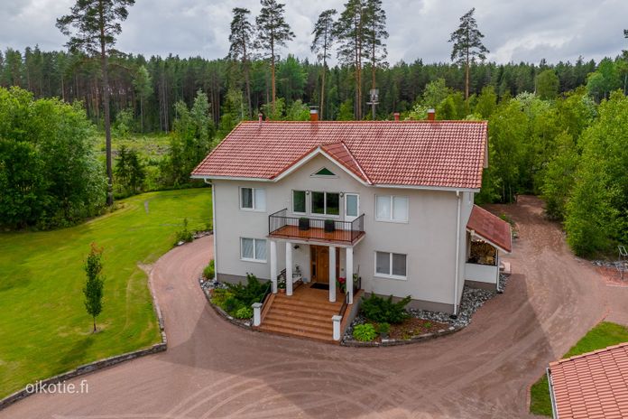 Omakotitalo – Kaarina, Runko, Piikkiön kirkonkylä