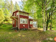 vanha talo rannan lähellä