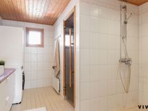 Yläkerran kylpyhuone