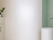 Alakerran erillinen -wc