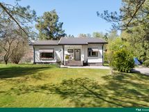 1071 m2  tila muotoinen kiinteistö, raknneusoikeus yhteensä 200 m2