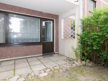 Ehkä lyhty tai pari kynttilöineen tänne tuomaan tunnelmaa pimeisiin iltoihin?