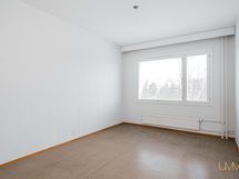 Suurempi makuuhuone.