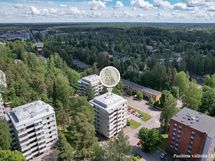 Lähin bussipysäkki n. 260 m, juna-asema n. 850 m.