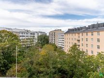 Näkymä parvekkeelta sisäpihalle