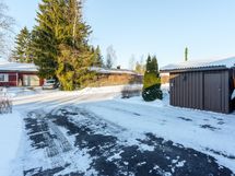 Etupihaan on tehty massanvaihto, kankaat ja asfaltti, niin että kestää kuorma-auton.