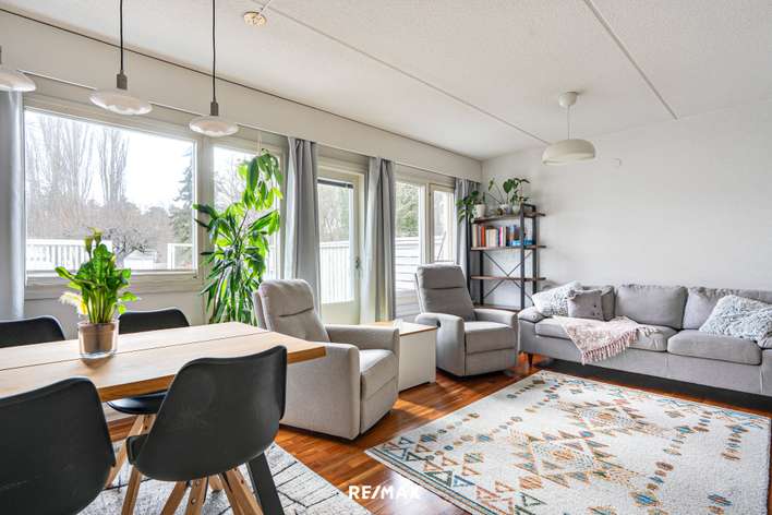 Rivitalo, 4h + k + kph + wc + vh + takapiha + v, 88 m², Huhkola, Turku