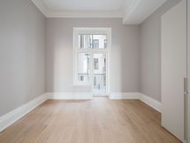 Makuuhuoneestä käynti parvekkeelle