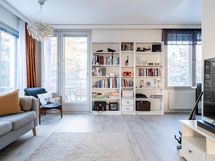 Olohuone, käynti parvekkeelle