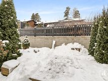 Lumikuva pihaterassilta