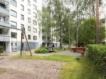 Taloyhtiön pihaa