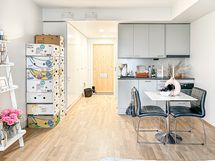 Avokeittiön viereen sopii hyvin ruokailuryhmä.