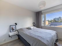 Yläkerran makuuhuone 1