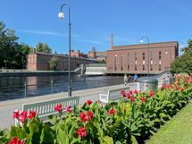 Tammerkosken rantaan on matkaa noin 100m ja kesällä onkin kiva viettää täällä vaikka piknikiä.