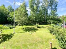 Näkymä parvekkeelta on lännen suuntaan.
