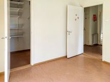 Asunto 3 makuuhone/vaatehuone