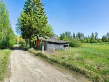 Huonokuntoinen talousrakennus