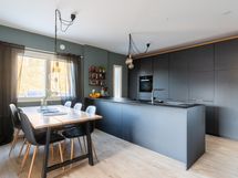 As 1 (5h+k+2kph+khh). Keittiö