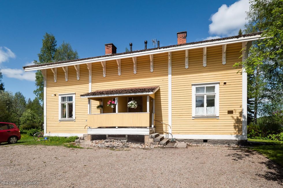 Julkisivua Granholmintieltä