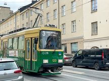 Kulkuyhteydet on loistavat! Lähin pysäkki n. 100 metrin päässä kotoa.