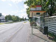 Myös lähin bussipysäkki viiden minuutin kävelymatkan päässä.